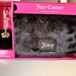 JUICY COUTURE Fuzzy Flap Gothic Crossbody And Keychain Set