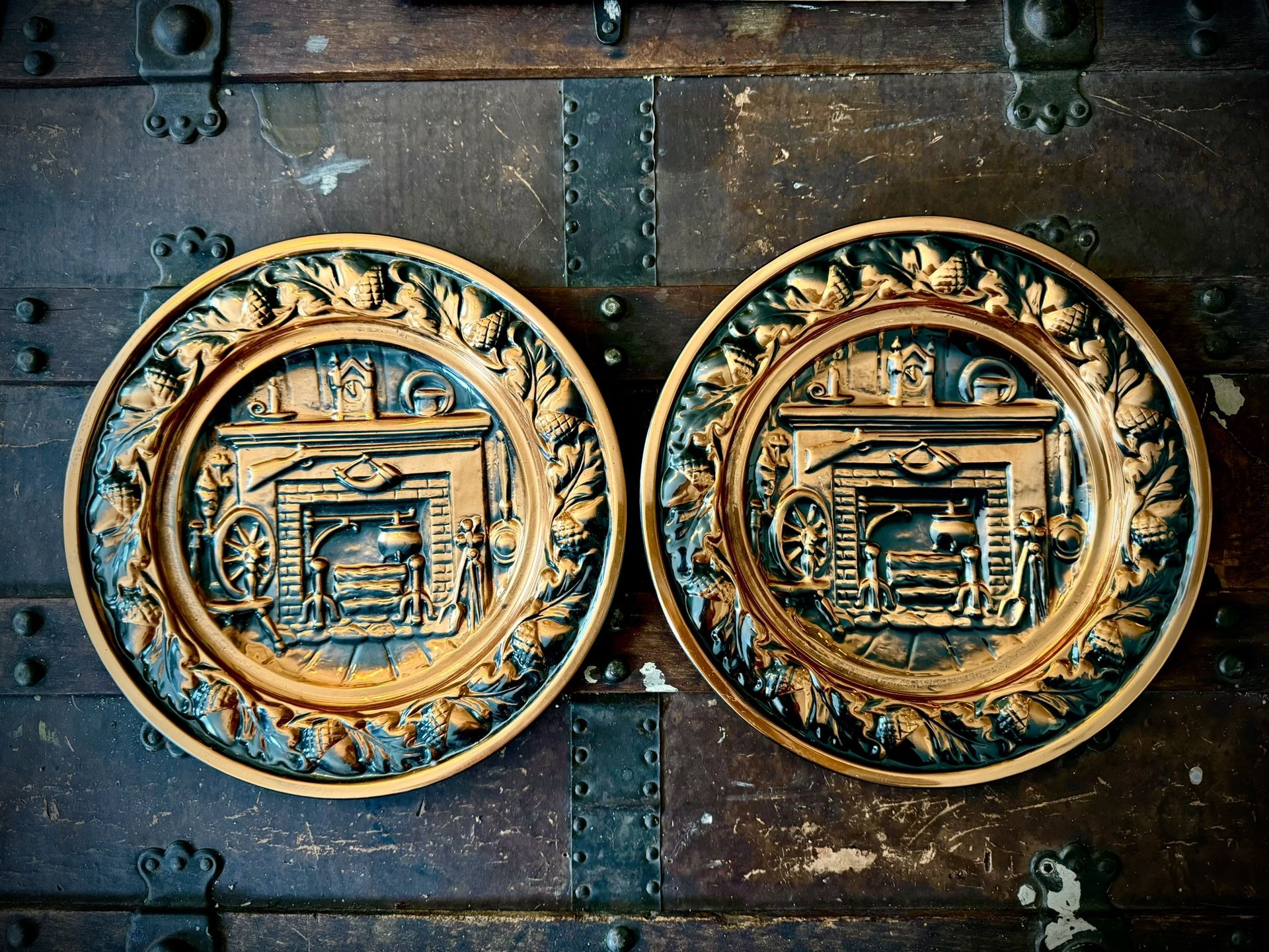 2 Vintage Coppercraft Guild Wall Plates *Mint Condition* copper cabin fireplace MCM Rustic
