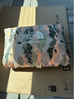 North face wanna blanket  like new