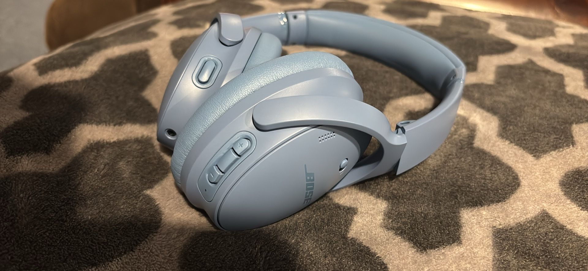 BOSE QUIETCOMFORT OVER THE EAR HEAPDHONES