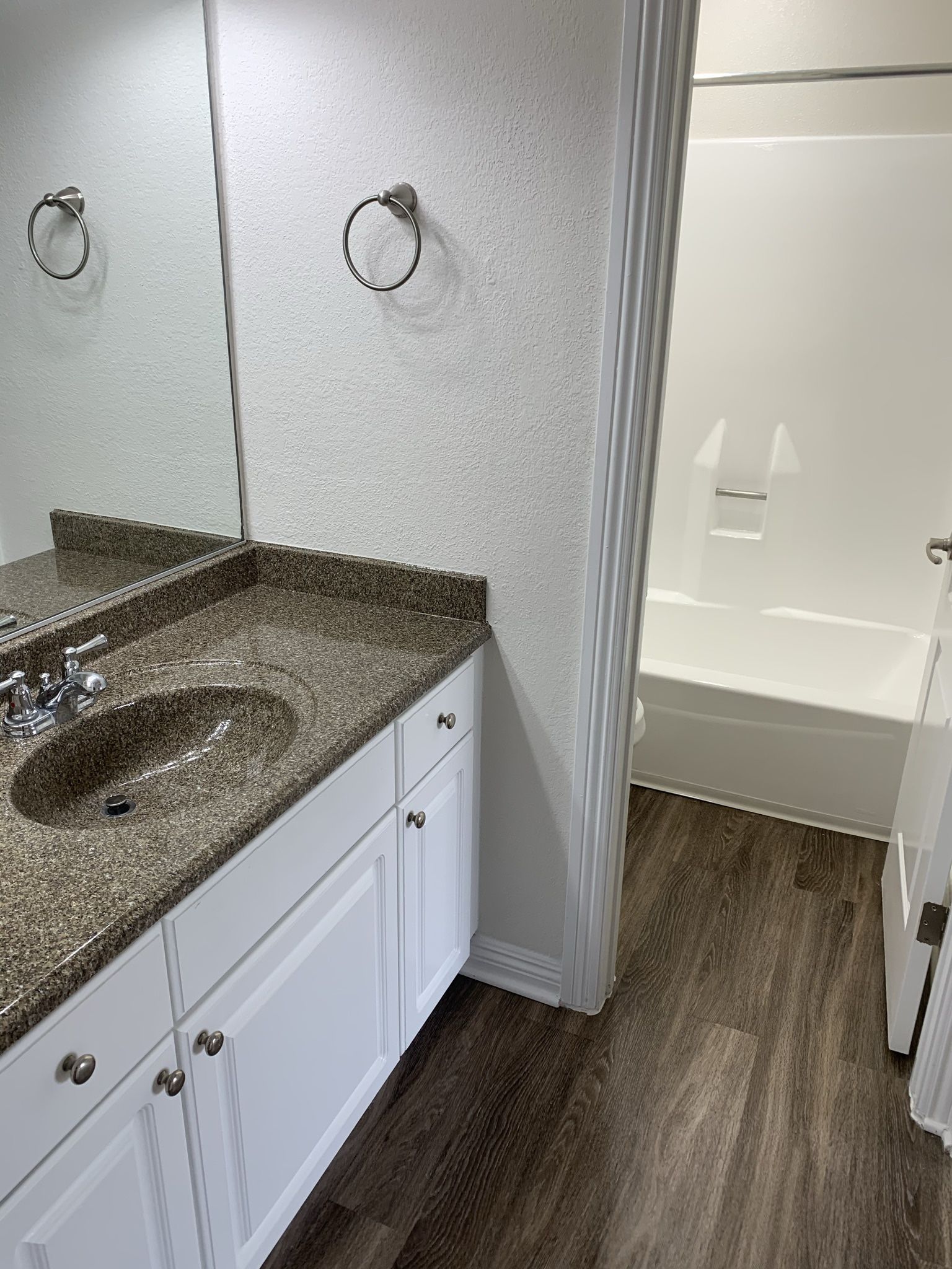COMFORTABLE 2BED1BATH