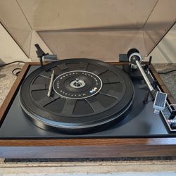 Vintage BIC Turntable. New belt and needle 