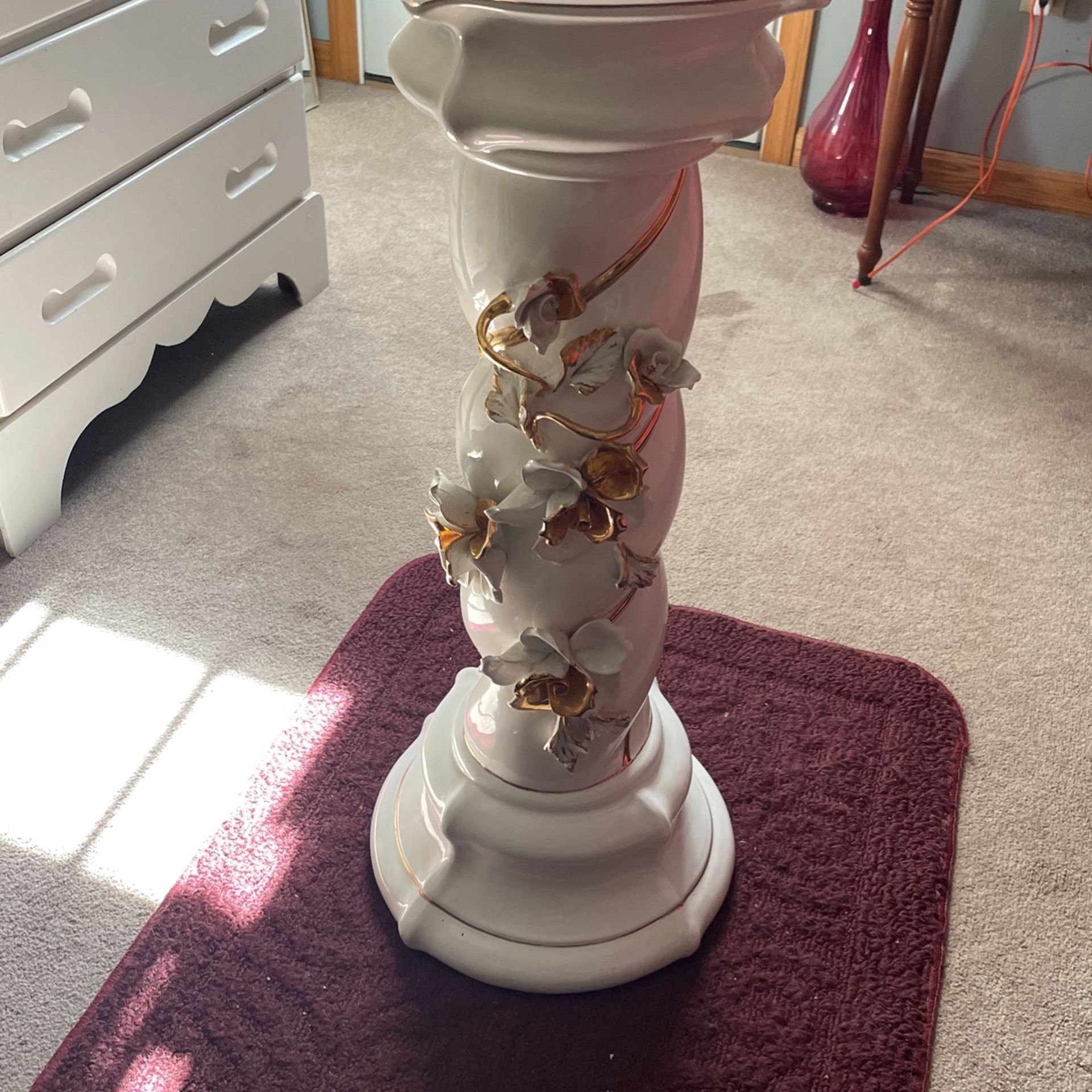 Beautiful Capodimonte Pedestal And Case