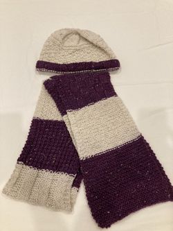 Women’s hand knitted matching scarf & hat