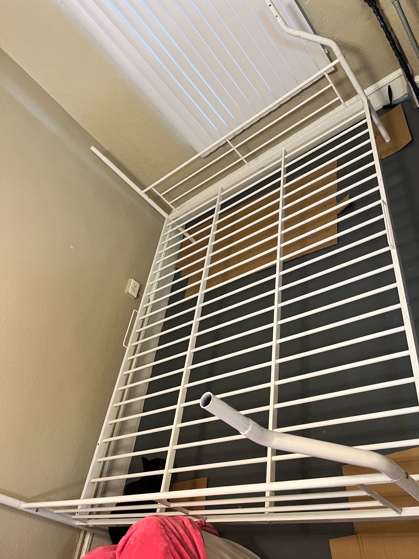 White Bunk Bed no ladder