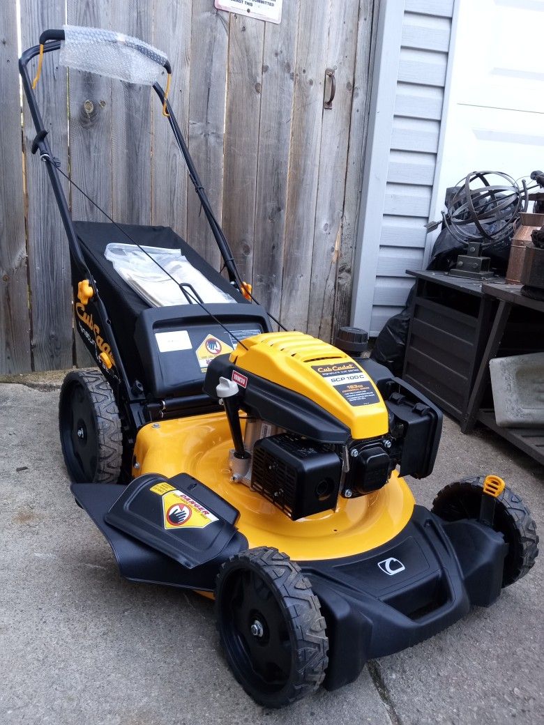 New - Cub Cadet 21" Inch Signature Cut Push Lawnmower With Bag