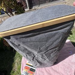 Laundry hamper with lid 