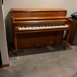 Wuliitzer Piano 