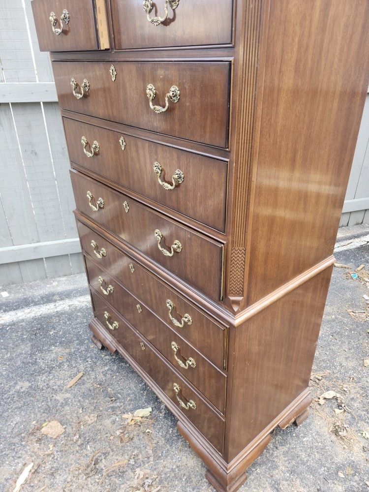 AI ModeHenkel Harris is an American furniture maker known for its high quality, handcrafted pieces. 