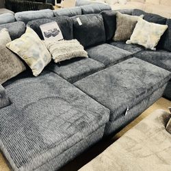 Beautiful Stunning Double Chaise Sectional!