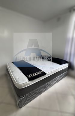 Queen mattress pillow top set with box spring (2pc - new) 