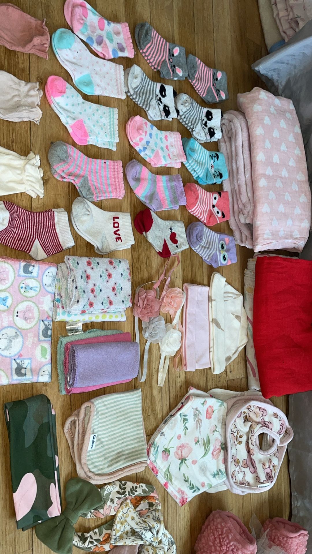 Bunch of babygirl stuff, 3-6 mainly, socks shoes, bibs, bows, washcloths, blankets, everything is in good condition, and some in new never worn, there