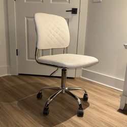 White, Quilted Rolling Chair