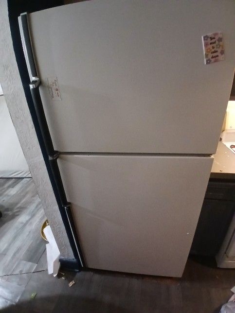 Refrigerator 