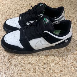 Nike dunk low pigeon / staples size 9.5 men