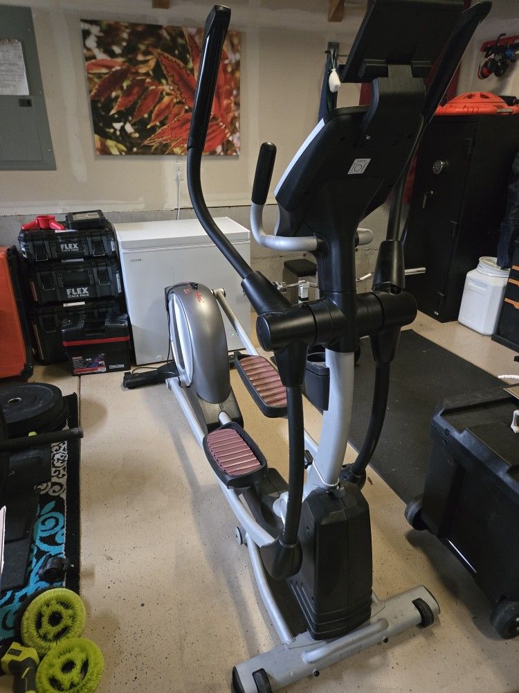 Proform SmartStrider 695 CSE Elliptical Trainer