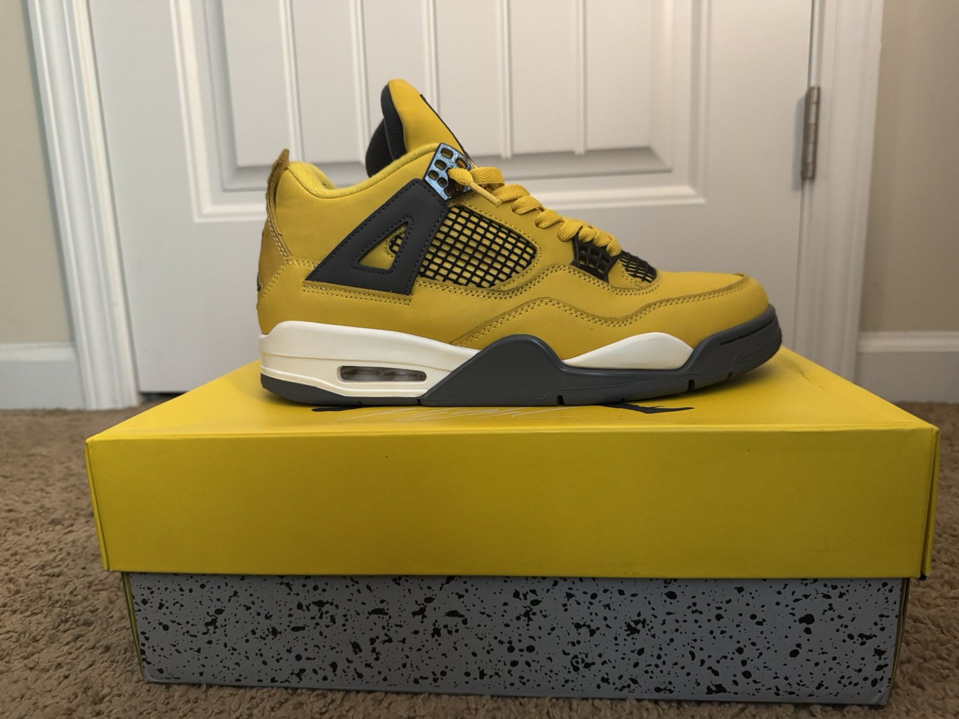 Jordan 4 Retro Lightning