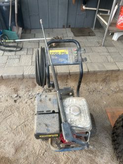 Gas powered pressure washer
