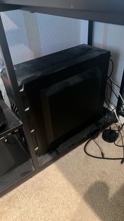 Custom Gaming PC With Razer Keyboard and Corsair Mouse