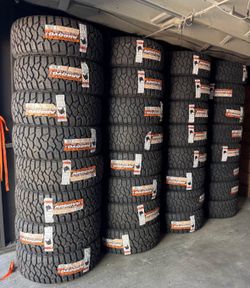 35*12.50r20 Vendo set de Tires nuevas con 50,000 millas de garantía