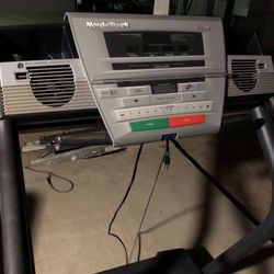 Norditrack C2000 Heavy Duty Treadmill In Excellent Working Condition 