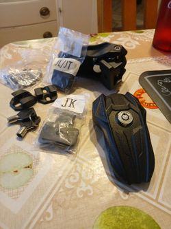 Locking jeep hood latch