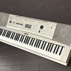 YAMAHA PIANO