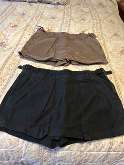Free People Shorts Sz 6. $5.00 for 2 pair.  Chino, ca