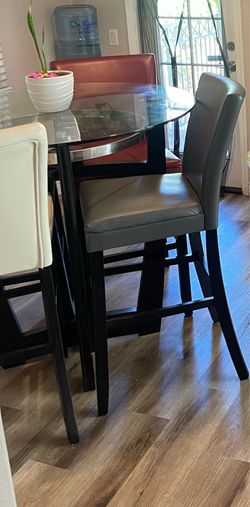 $150! Counter Height Dining Table w/ accent chairs.