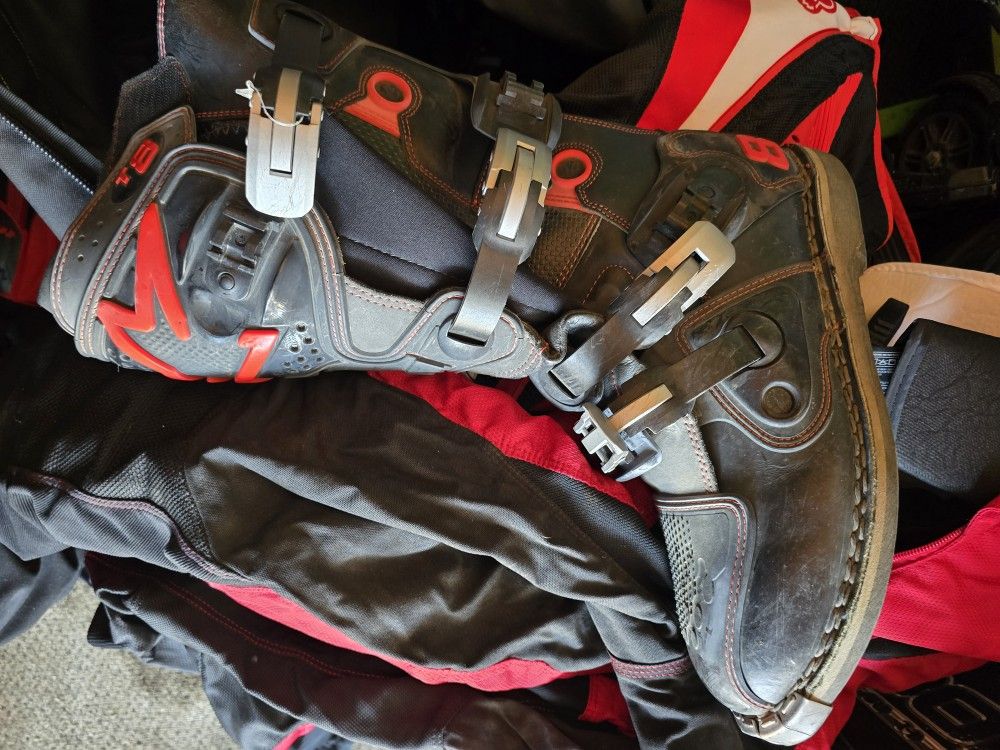 Dirt Bike Equipment 