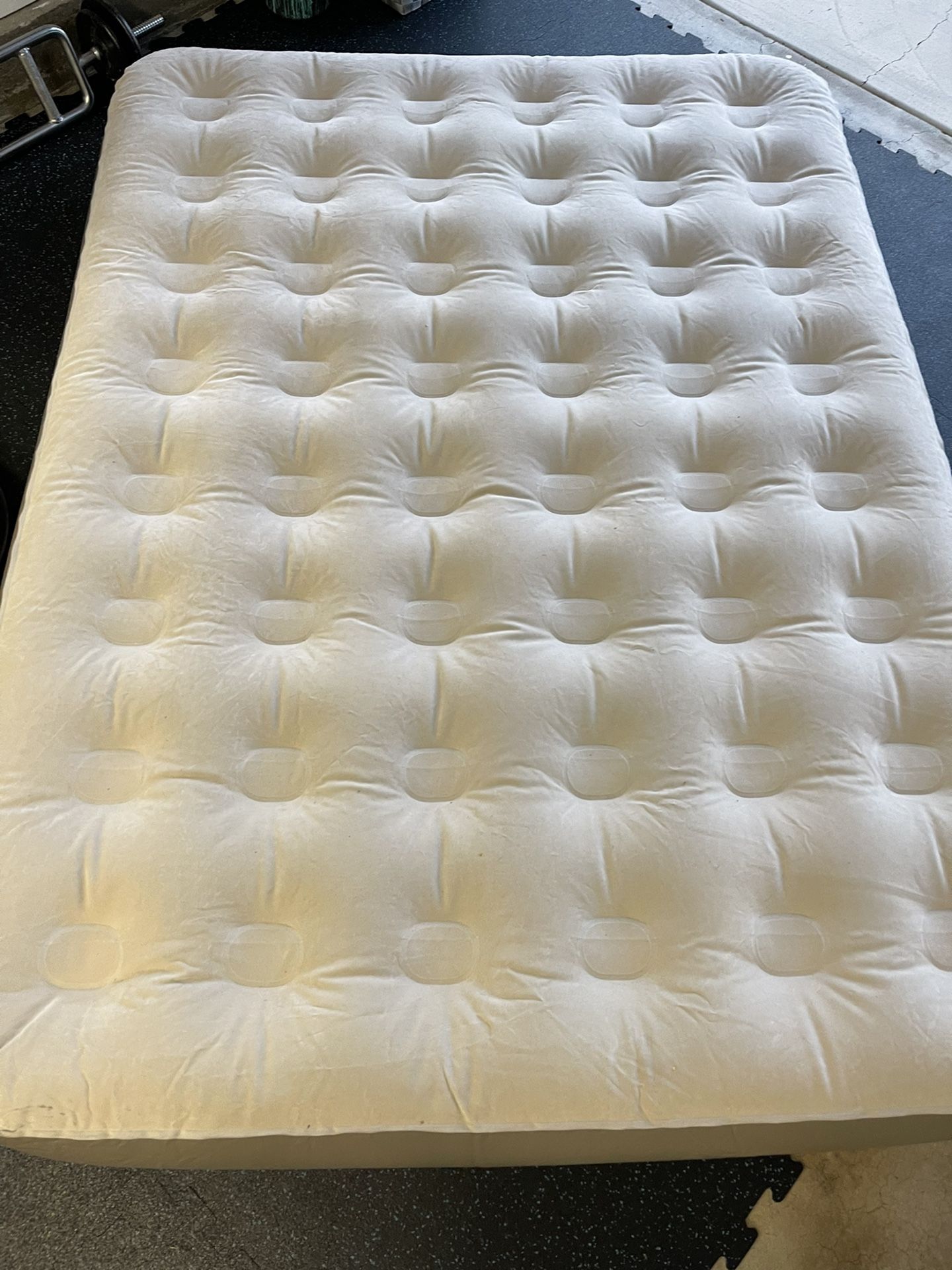 Coleman Queen Sized Air Mattress With Built In Pump