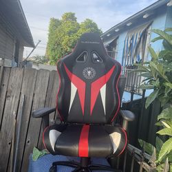 Black widow game chair