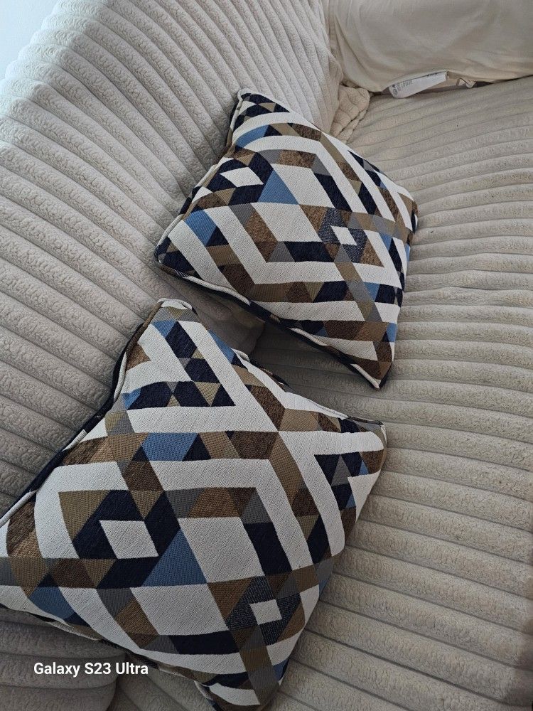 Brand New 2 Decorativ Couch Pillows  18" X 18" Very Soft  $20 Each 