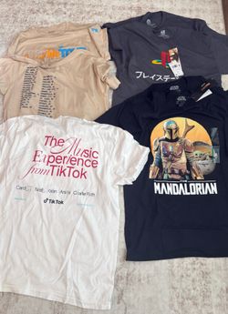 2 Graphic Tees Size M for this price 