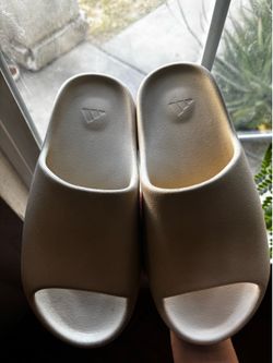 Yeezy slides men