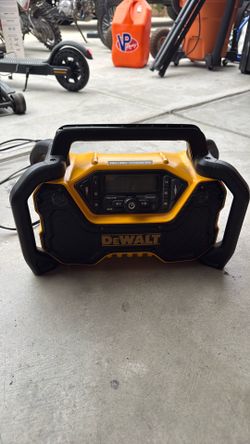 DeWalt portable stereo
