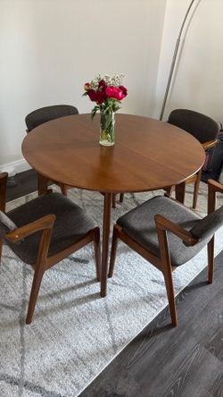 DINING TABLE AND (4) CHAIRS