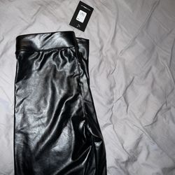 Fashion Nova L/ Xl (Faux Leather Leggings )
