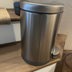 Small Wastebasket - Trashcan