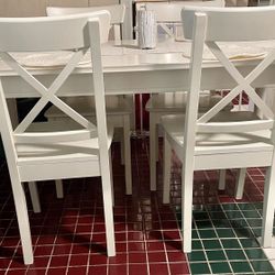 Extendable Dining Table With 4 Chairs (pick up Only)
