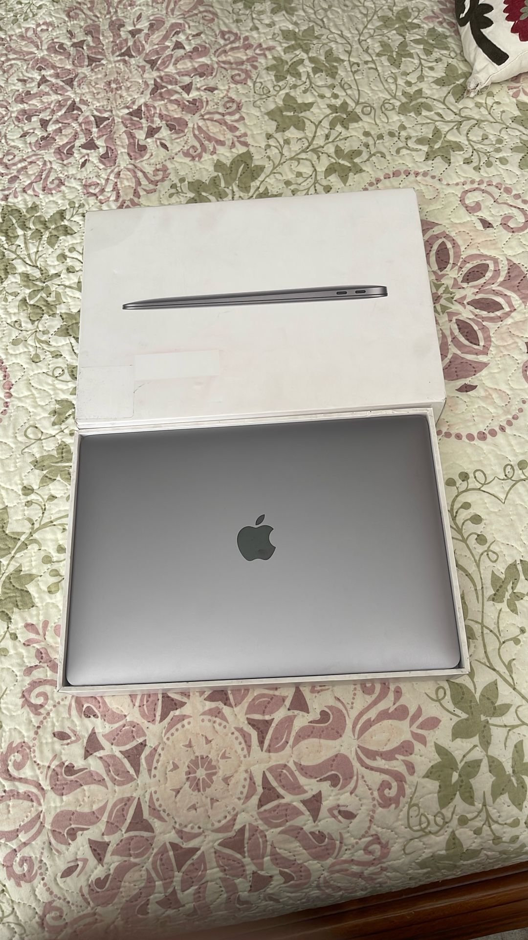 13.3 MacBook Air M1 Gray Color