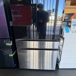 Samsung Bespoke Refrigerator 23 Cu. With Family Hub+