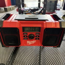 Milwaukee M18 Jobsite radio with bluetooth adapter (tool only)