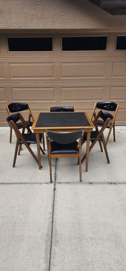 VINTAGE 7 PIECE MID CENTURY MODERN NORQUIST CORONET WONDERFOLD GAME TABLE & 6 CHAIRS. 34" x 34" TABLE.