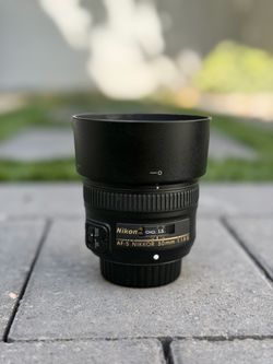 Nikon AF-S NIKKOR 50mm f/1.8G Lens + Hood