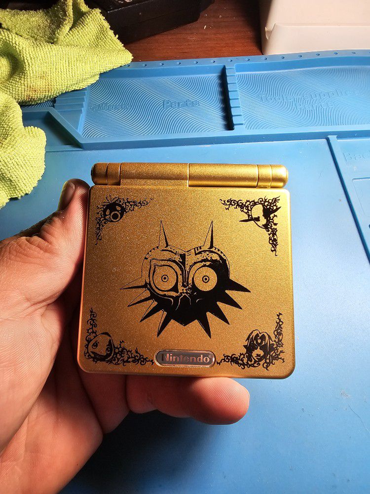 Gold Majoras Mask Gameboy Advance SP