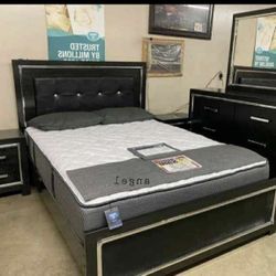 !brand New Ashley Quuen Bedroom Set 4 Piece Free Delivery.