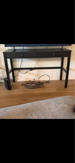Black Desk