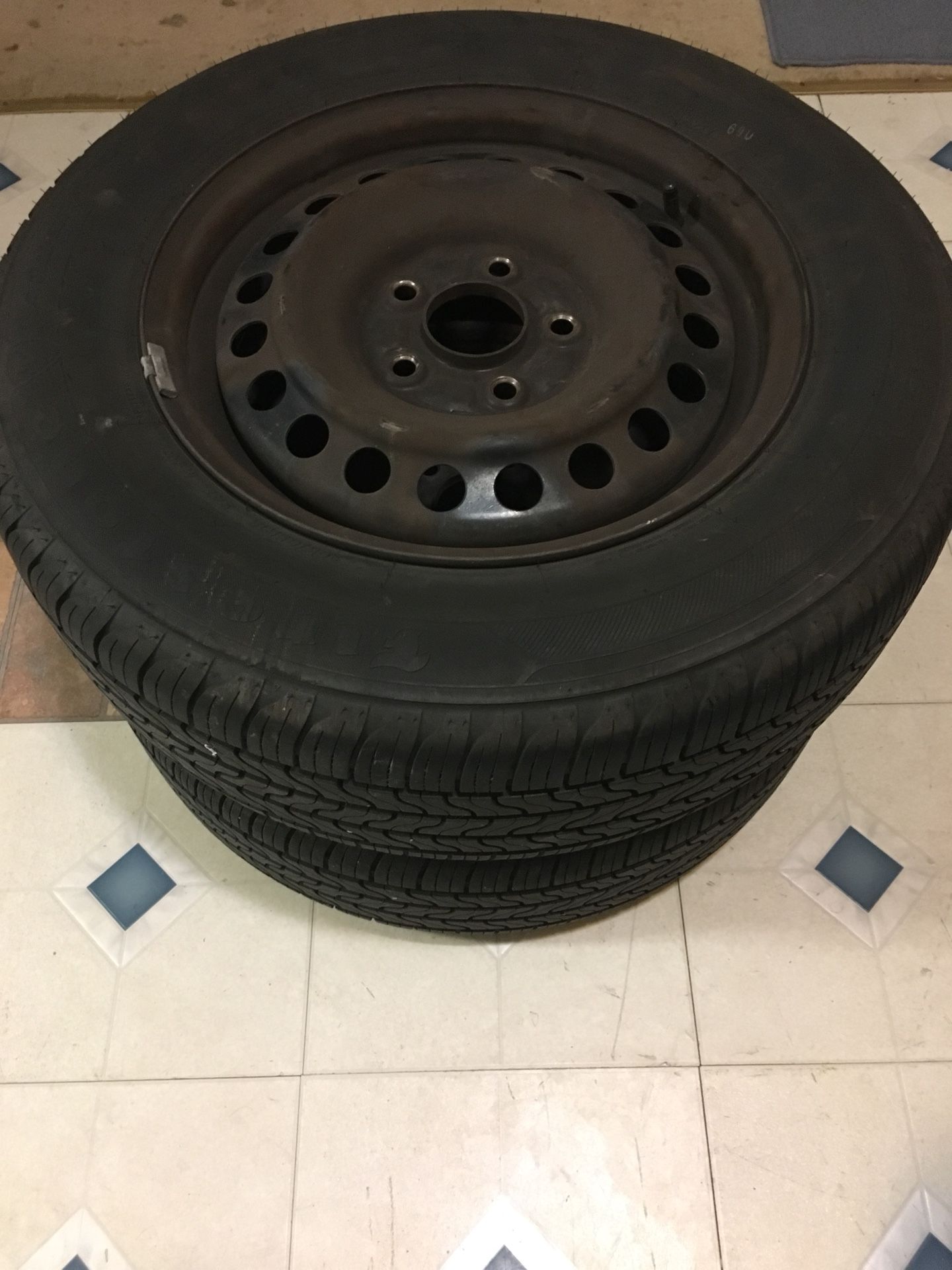 PRE-OWNED TIRES with wheels 205/65/R15