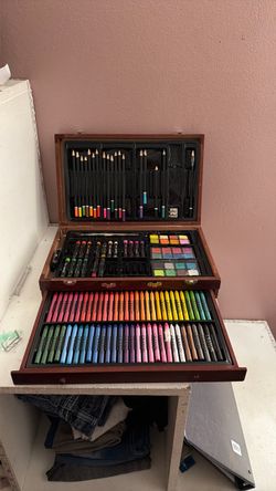 Deluxe Art Set in Wooden Case